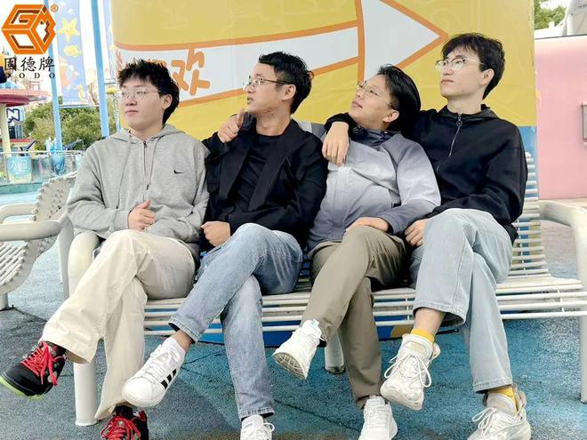 九游体育快乐向前冲！边锋十月欢乐谷团建活动圆满结束(图2)