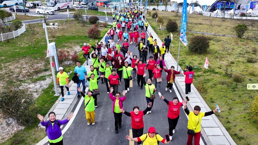 九游体育毕节市体育旅游黄金线路体旅嘉年华开幕式暨浪漫彩虹跑活动举行