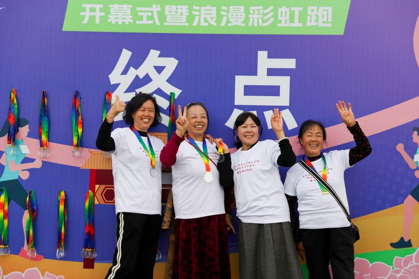 九游体育毕节市体育旅游黄金线路体旅嘉年华开幕式暨浪漫彩虹跑活动举行(图4)