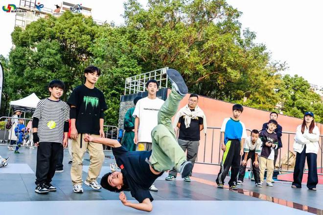 极限少年上演“速度与激情”！杨浦打造“YOUNG”城新名片九游体育(图2)