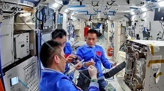 神十九航天员太空现状公开！九游体育才上去半个月身体出现明显变化(图7)