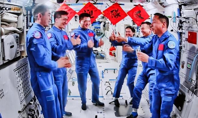 神十九航天员太空现状公开！九游体育才上去半个月身体出现明显变化(图6)