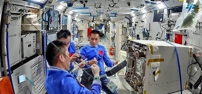 神十九航天员太空现状公开！九游体育才上去半个月身体出现明显变化(图9)