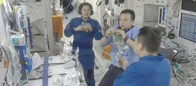 神十九航天员太空现状公开！九游体育才上去半个月身体出现明显变化(图11)