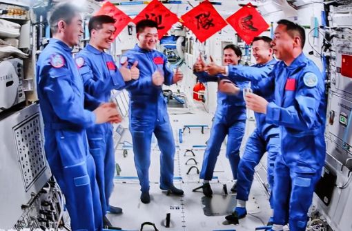 神十九航天员太空现状公开！九游体育才上去半个月身体出现明显变化(图13)