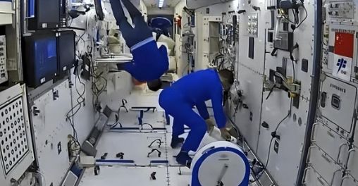神十九航天员太空现状公开！九游体育才上去半个月身体出现明显变化(图14)