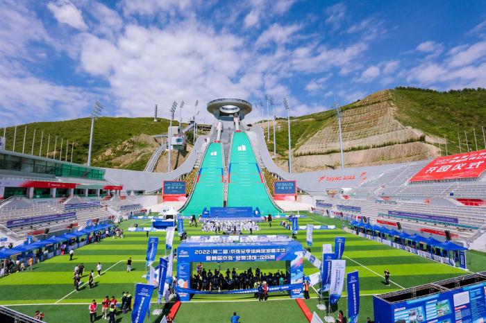 九游体育滑翔伞特技赛震撼个旧见证体育与旅游新未来