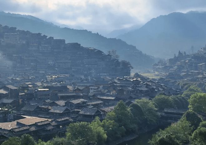 亲人跟团去贵州五天游玩攻略分享贵州跟旅游团5天4晚预算九游体育(图3)