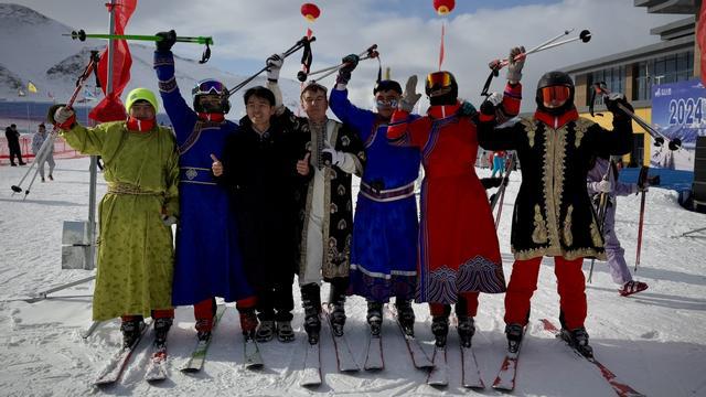 九游体育遇见赛湖·蓝冰之约｜新疆赛里木湖第八届冰雪旅游季嘉年华盛大开幕(图4)
