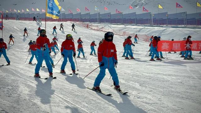 九游体育遇见赛湖·蓝冰之约｜新疆赛里木湖第八届冰雪旅游季嘉年华盛大开幕(图3)