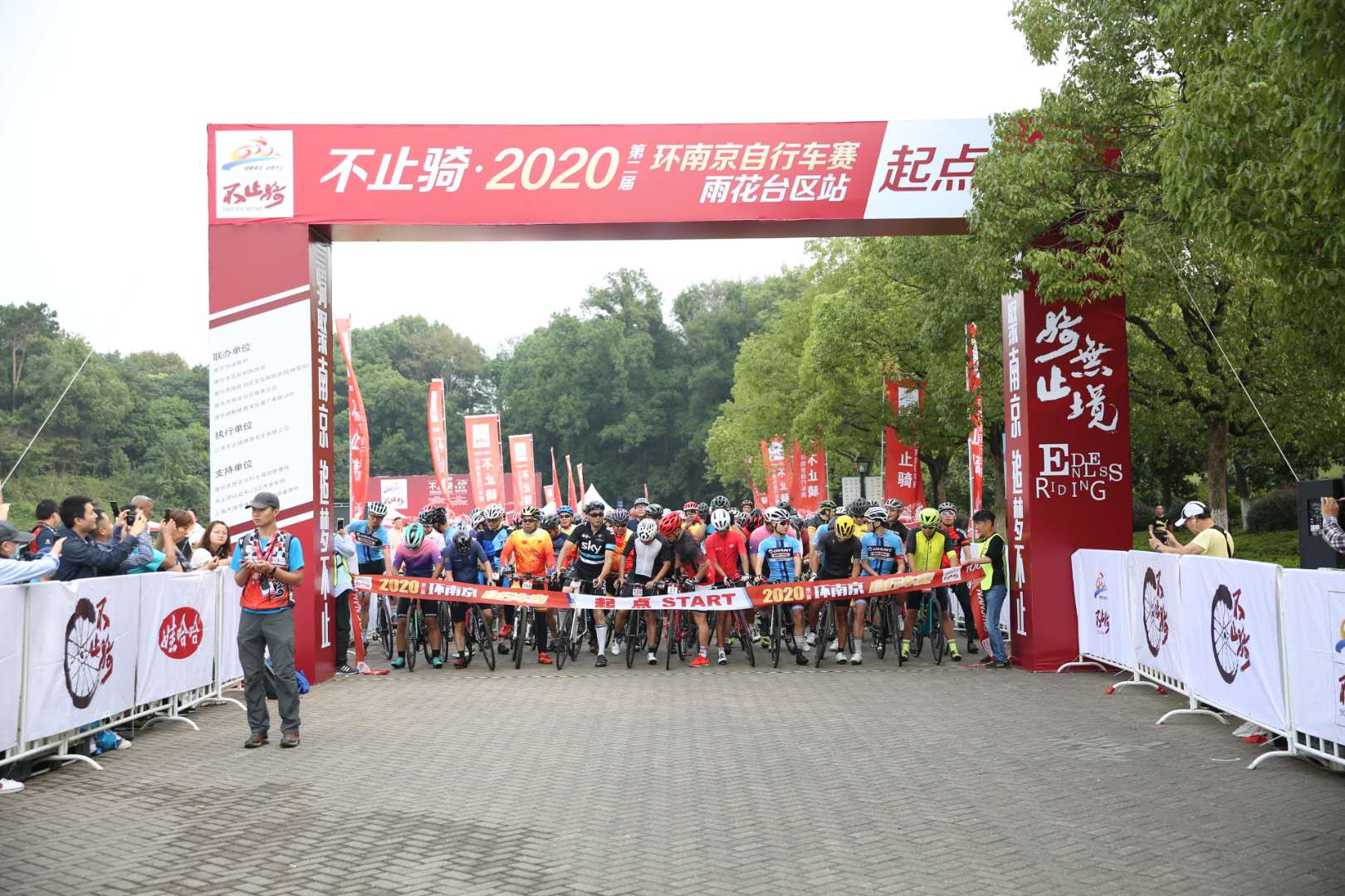 年终冲九游体育刺跑·冬游海南｜“Hainan Travel”持续火热 海南2024年入境游客突破100万人次