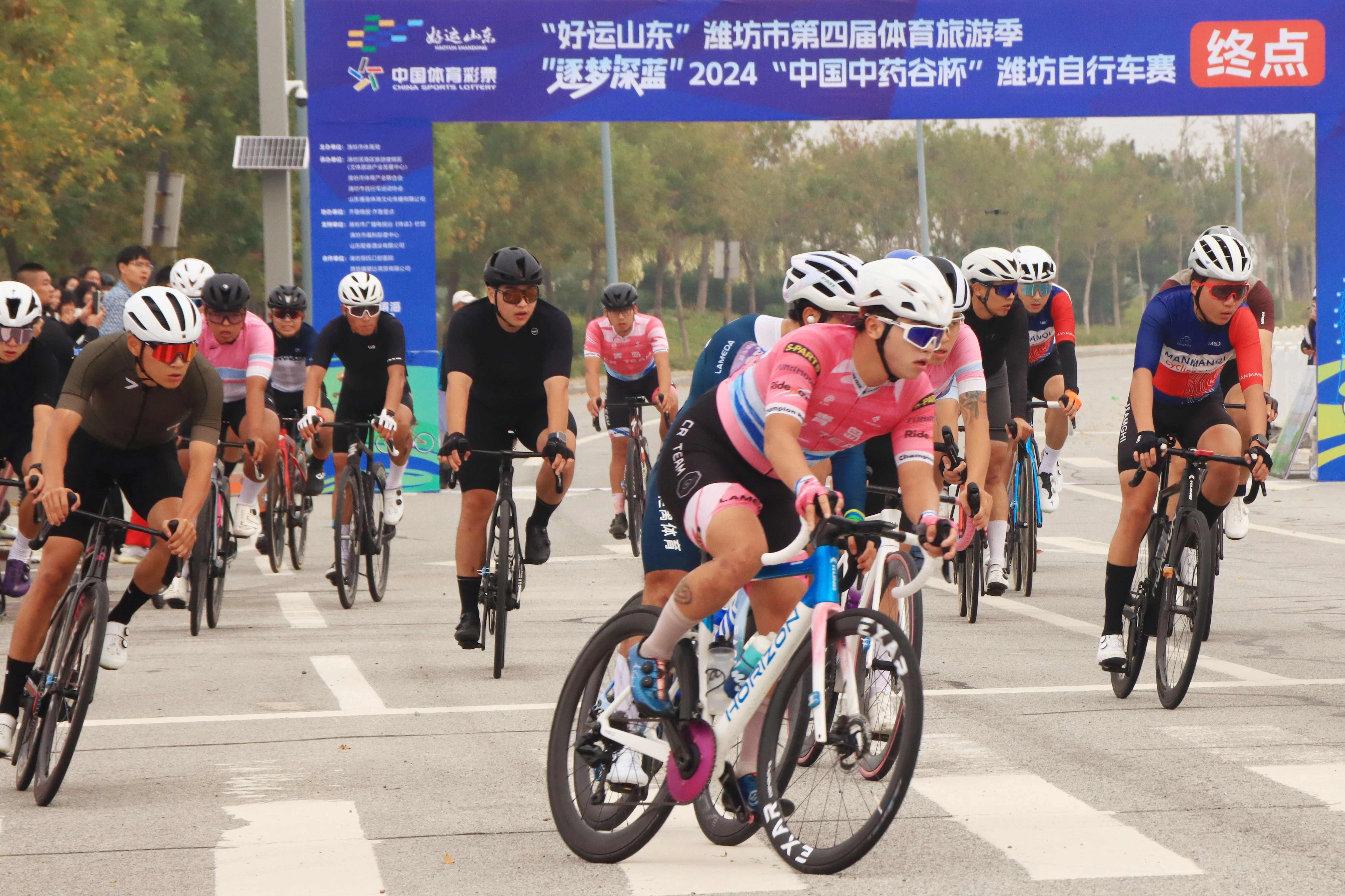 同程旅行发布2024北京旅游消费报告：“北京九游体育中轴线”成为中外游客打卡必选