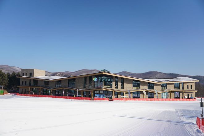 九游体育专家解读｜陈钢华：主题化 精品化 冰雪+区域联动把冰雪旅游点“串珠成链”为冰(图1)