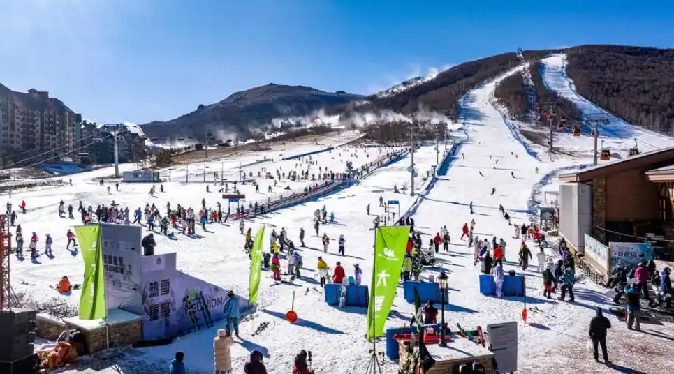 加快建设京张体育文化旅游带张家口全面掀九游体育起冰雪运动热潮(图1)