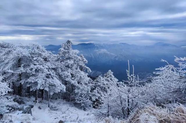 九游体育冰雪迎新年 展现“三秦四季” 陕西省文化和旅游厅推出冰雪旅游精品线路(图1)