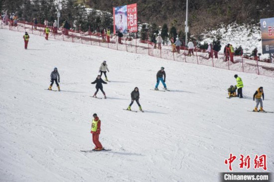 九游体育赣江观澜:做足“冰雪+”文章 赣鄱大地迎来“冰雪热”