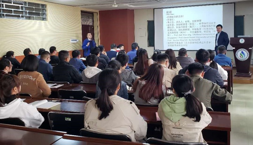 九游体育云南无人机拍摄——智飞侠XL50无人机:多功能云台灯自动跟随相机的未来科技
