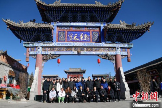 九游体育“跟着赛事去旅行”:冰壶运动员开启非遗探秘之旅 感受西宁千年文脉