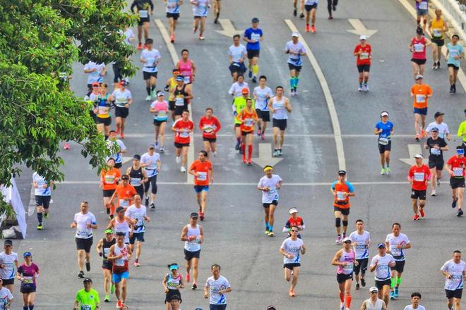 九游体育为什么中年人更热衷于跑马拉松？(图2)