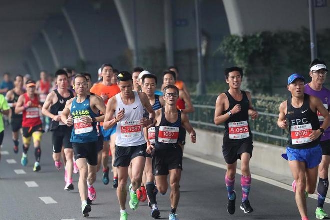 九游体育为什么中年人更热衷于跑马拉松？(图3)
