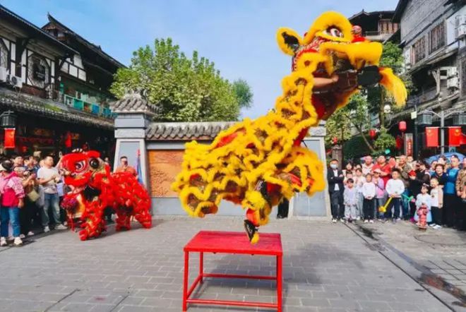 九游体育年味十足！过年就在家门口社区耍(图15)
