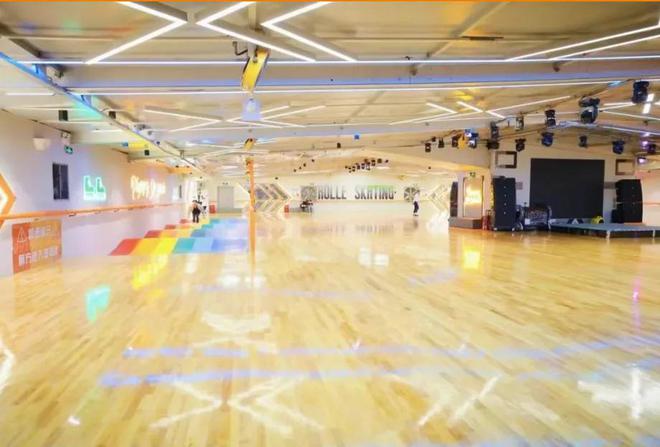 九游体育桥下运动空间全新登场:轮滑、小轮车、射箭、网球、足球……