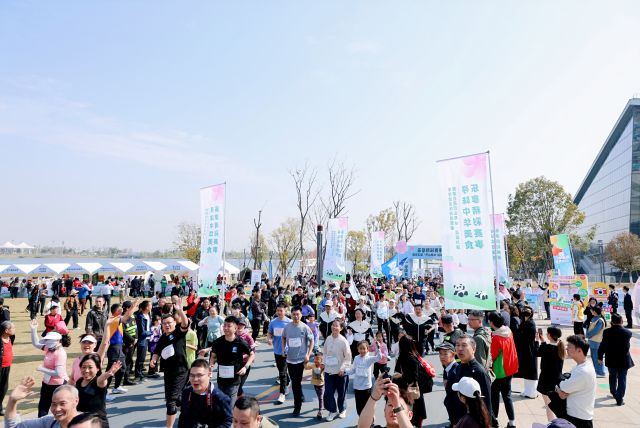 帐篷下的星辰大海 第三届CSP成都露博会九游体育进行中(图3)