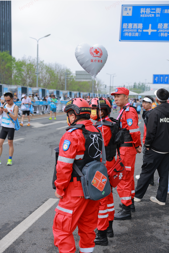 京东保联合九游体育众安保险实力护航2025北京亦庄半程马拉松(图2)