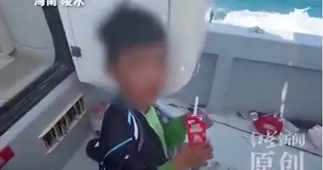 九游体育海上绝地求生：海漂一天一夜的小孩哥战绩惊人挨了七匹狼皮带抽(图5)