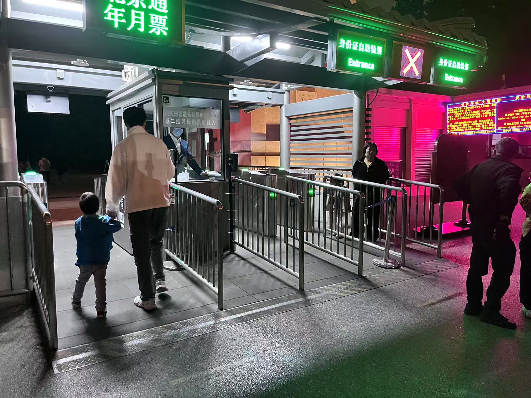 各地丰富旅游九游体育产品供给 假期文旅消费“多点开花”(图2)