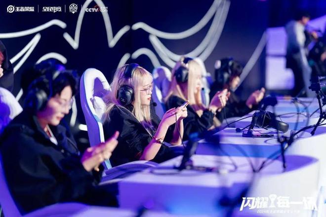 九游体育登顶珠峰、格斗冠军、电竞卫冕：她们从不被定义！(图8)