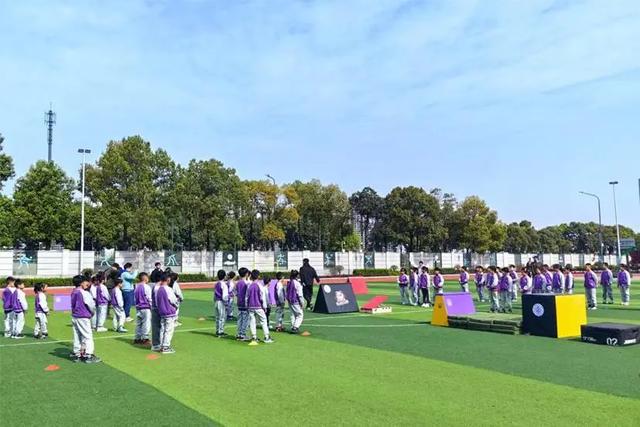 世界冠军都被吸引来了！九游体育这所学校的“跑酷”运动会太酷了(图3)