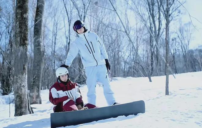 九游体育偶像剧的恋爱已经谈到了滑雪场？(图8)