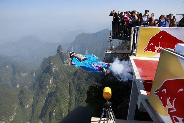 史上最疯狂的三大极限运动惊险刺激死亡率极高你九游体育敢挑战吗？(图9)