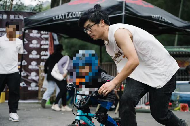 九游体育“敢跳叫你爹！”多地速降少年屡受伤热情与风险如何平衡？记者调查！专家这样说(图7)