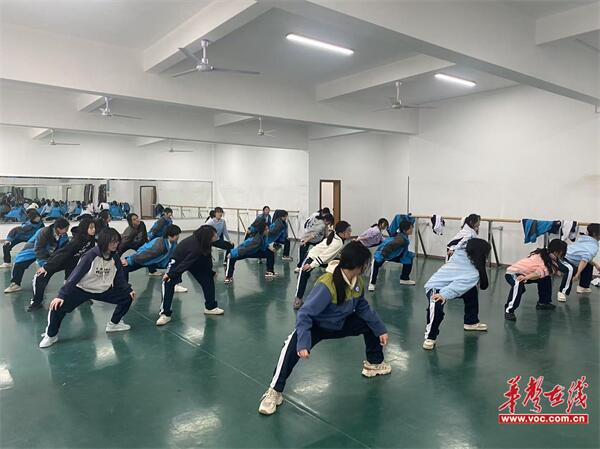 常德市第七中学：增设文体活动课 实现文化与体育“双开花”九游体育(图1)