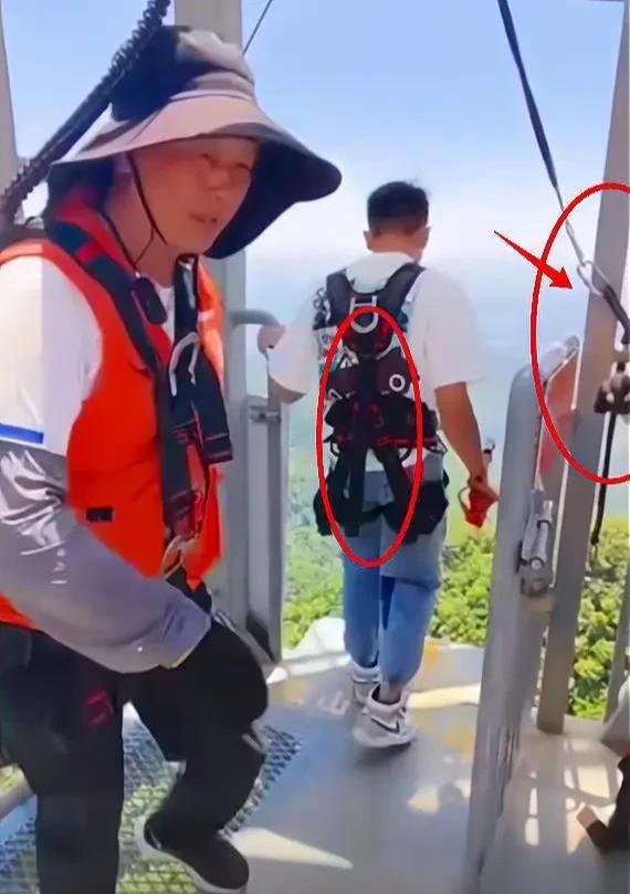 男子疑未系安全绳蹦极后续：当事九游体育人回应现场画面曝光事件反转(图2)