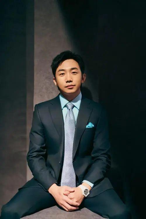 九游体育三本学历如何血洗资本圈？他靠“垃圾玩具”狂揽千亿！(图2)