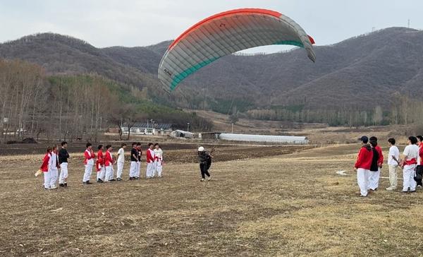 航空九游体育运动专业为“低空经济”培养“懂天空的人”(图1)