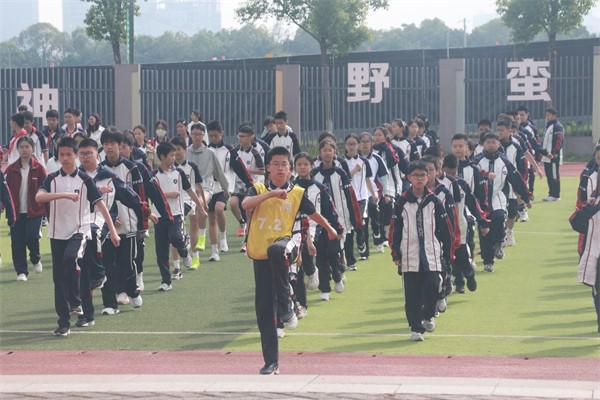 九游体育从课间到终身 天府实验中学用两小时运动重构教育DNA(图1)