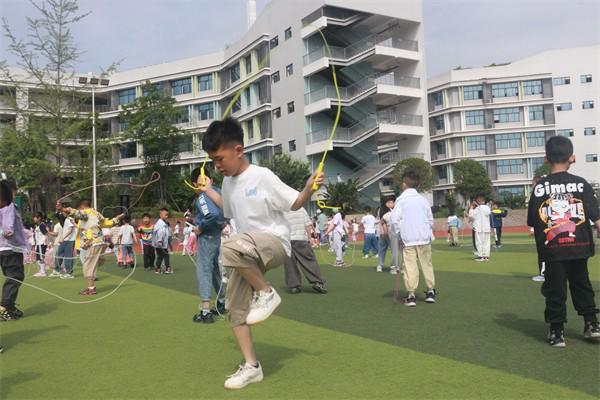 九游体育从课间到终身 天府实验中学用两小时运动重构教育DNA(图2)