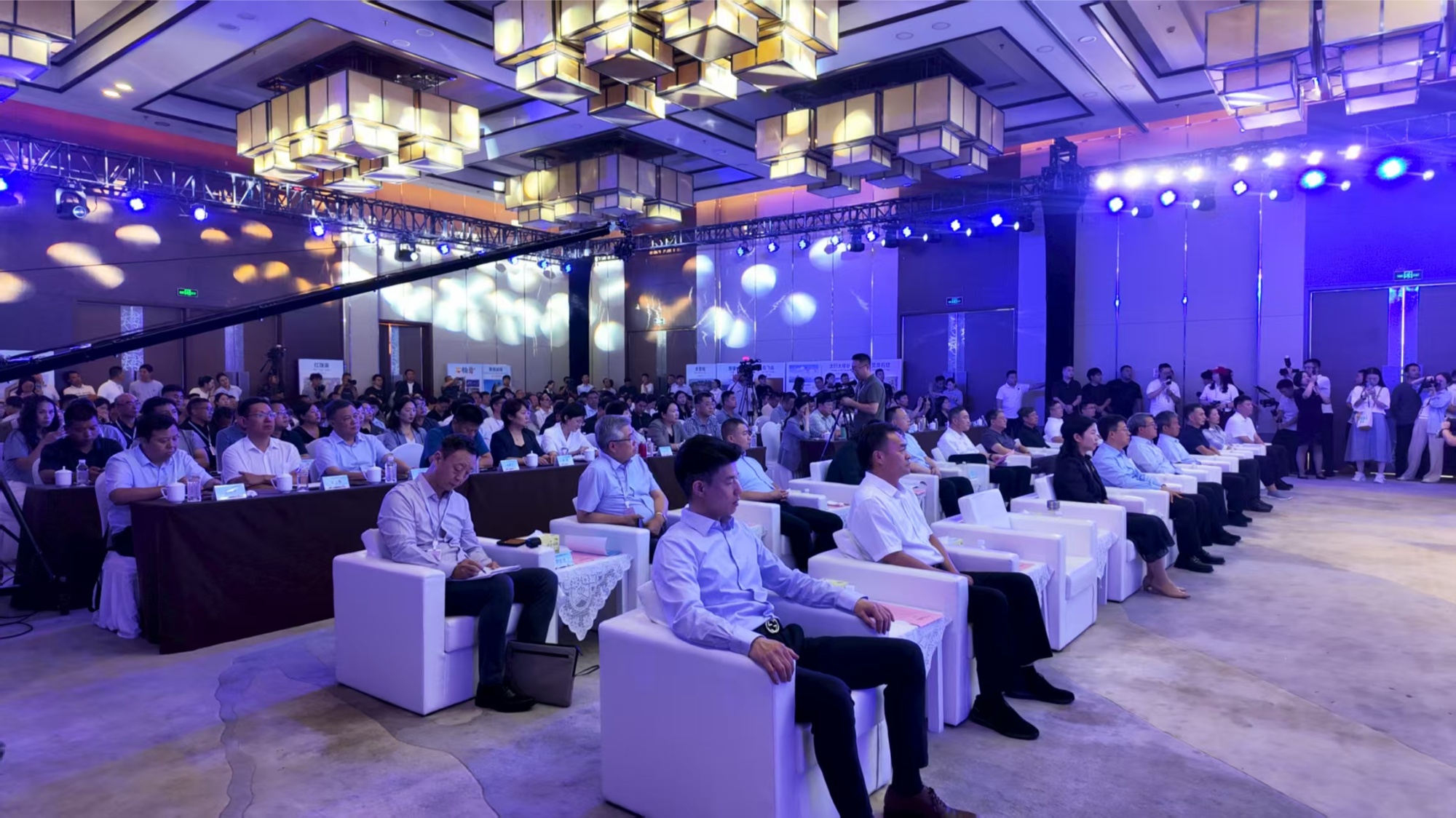 九游体育2025安阳市文化旅游发展大会暨入境旅游推进会在林州举办(图2)
