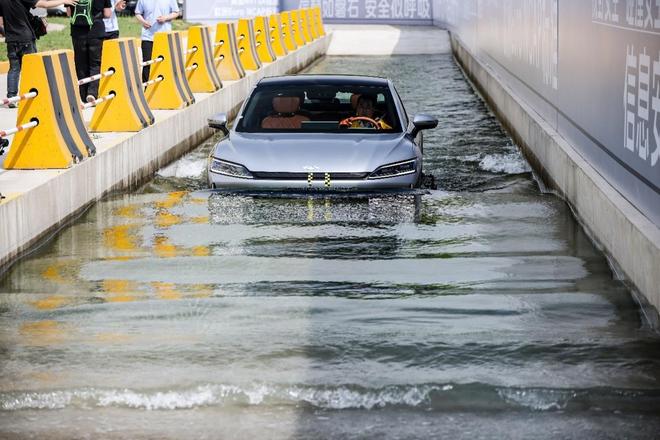 风云A9L：以安全为“底线”奇瑞如何改写C级豪华车游戏规则？九游体育(图3)