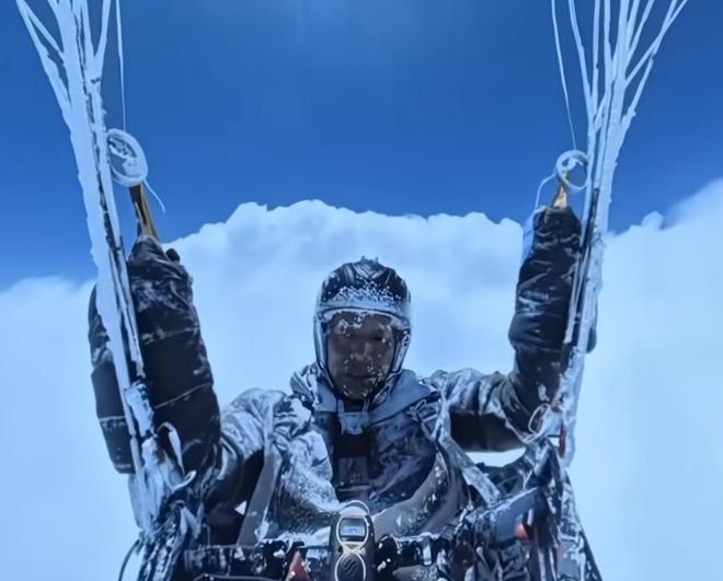 九游体育破世界纪录！滑翔爱好者六哥被“云吸”到8589米随后安全降落(图6)