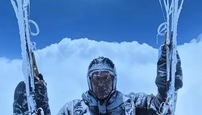 九游体育破世界纪录！滑翔爱好者六哥被“云吸”到8589米随后安全降落(图3)