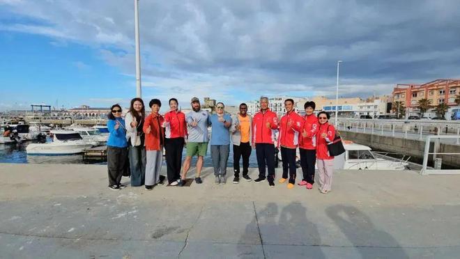 敢为人先！祝贺东莞游泳名将陈苏伟横渡直布罗陀海峡九游体育(图2)