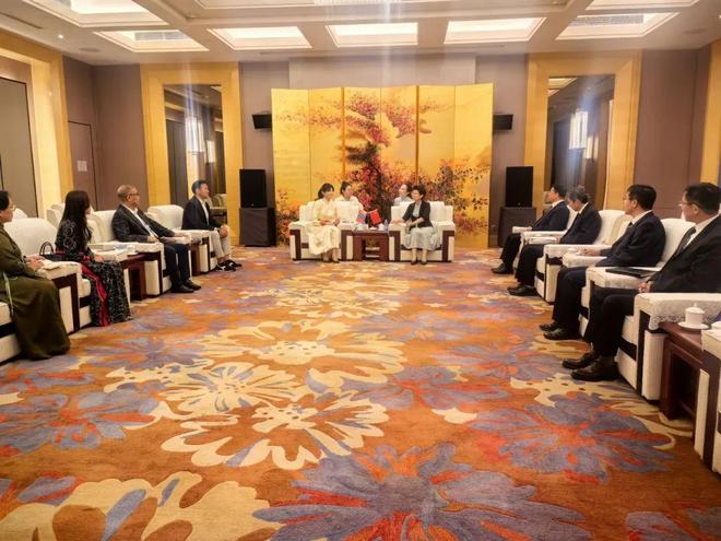 冀晓青会见蒙古国文化旅游代表团九游体育共同深化“万里茶道”文旅新协作(图2)