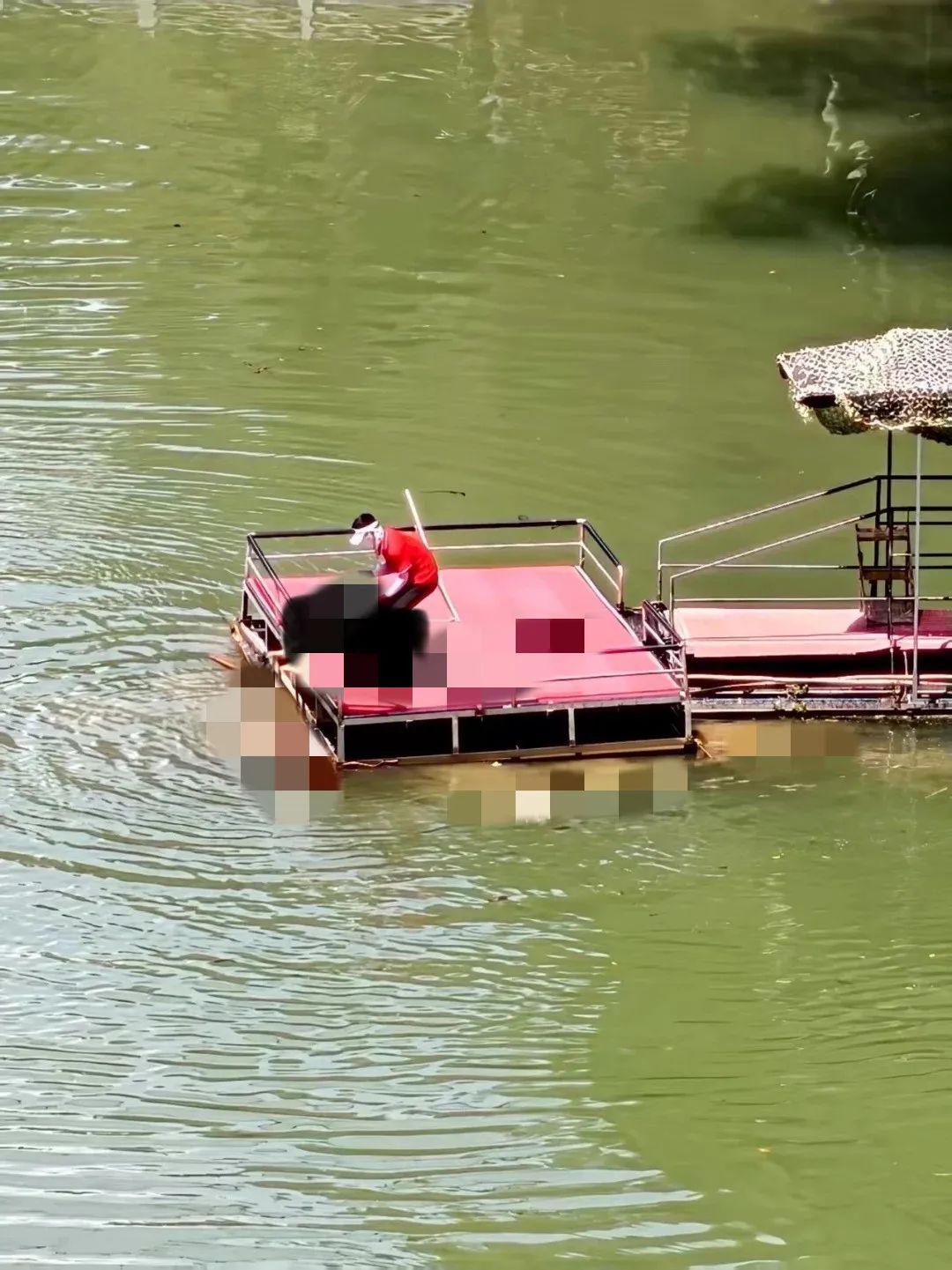 湖北一景区游客蹦极时坠入水中目击者称坠落高度超40米官方通报：九游体育游客无生命危险景区暂停营业(图2)