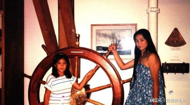 九游体育悲凉！郑佩佩才去世一年小儿子就“原形毕露”蔡澜果然说对了(图4)