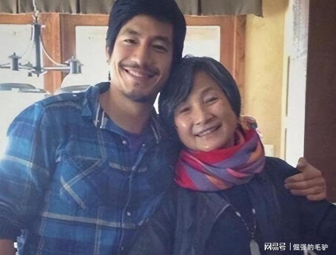 九游体育悲凉！郑佩佩才去世一年小儿子就“原形毕露”蔡澜果然说对了(图8)